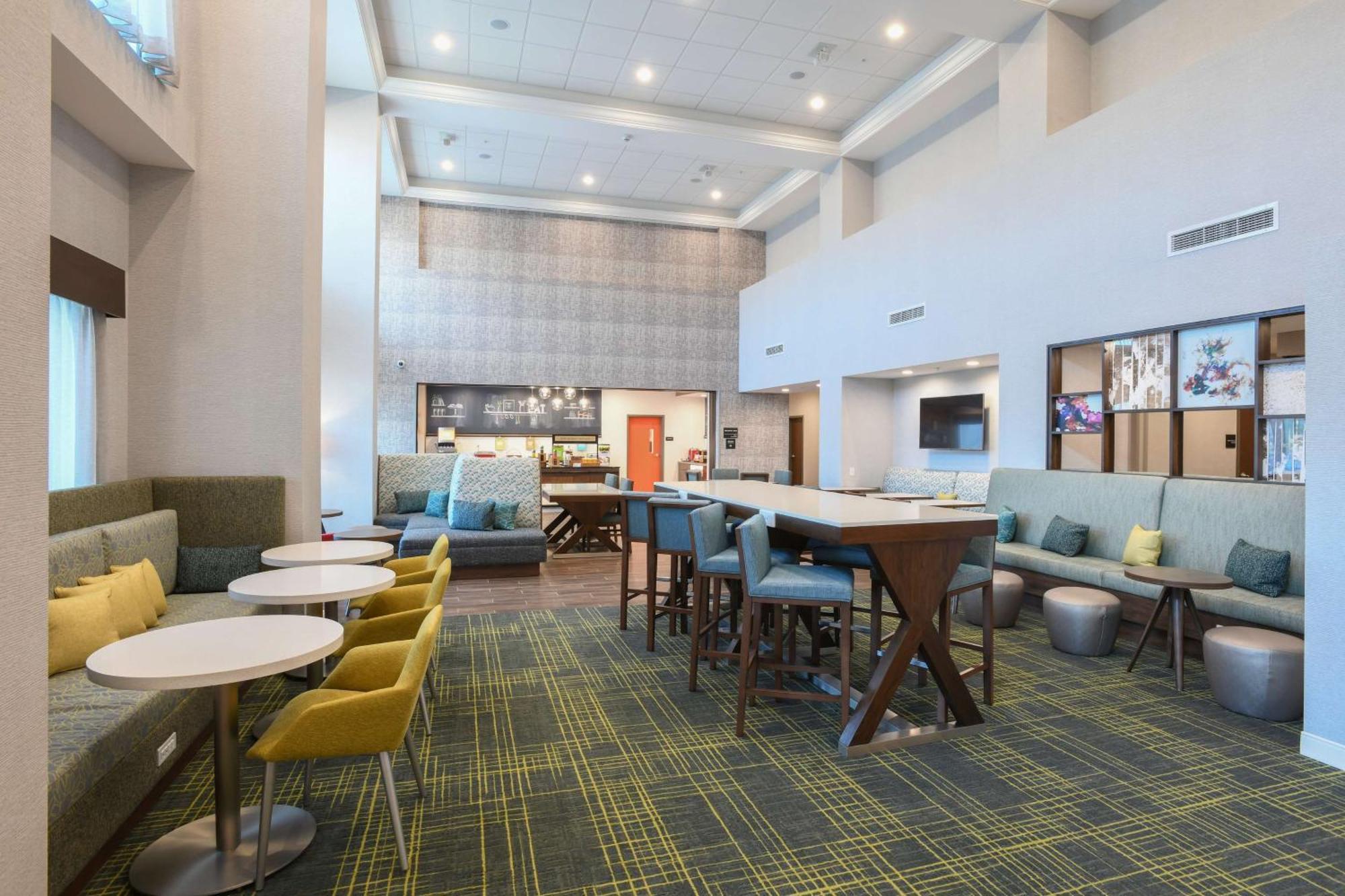 Hampton Inn & Suites Cincinnati Liberty Township West Chester Exterior photo